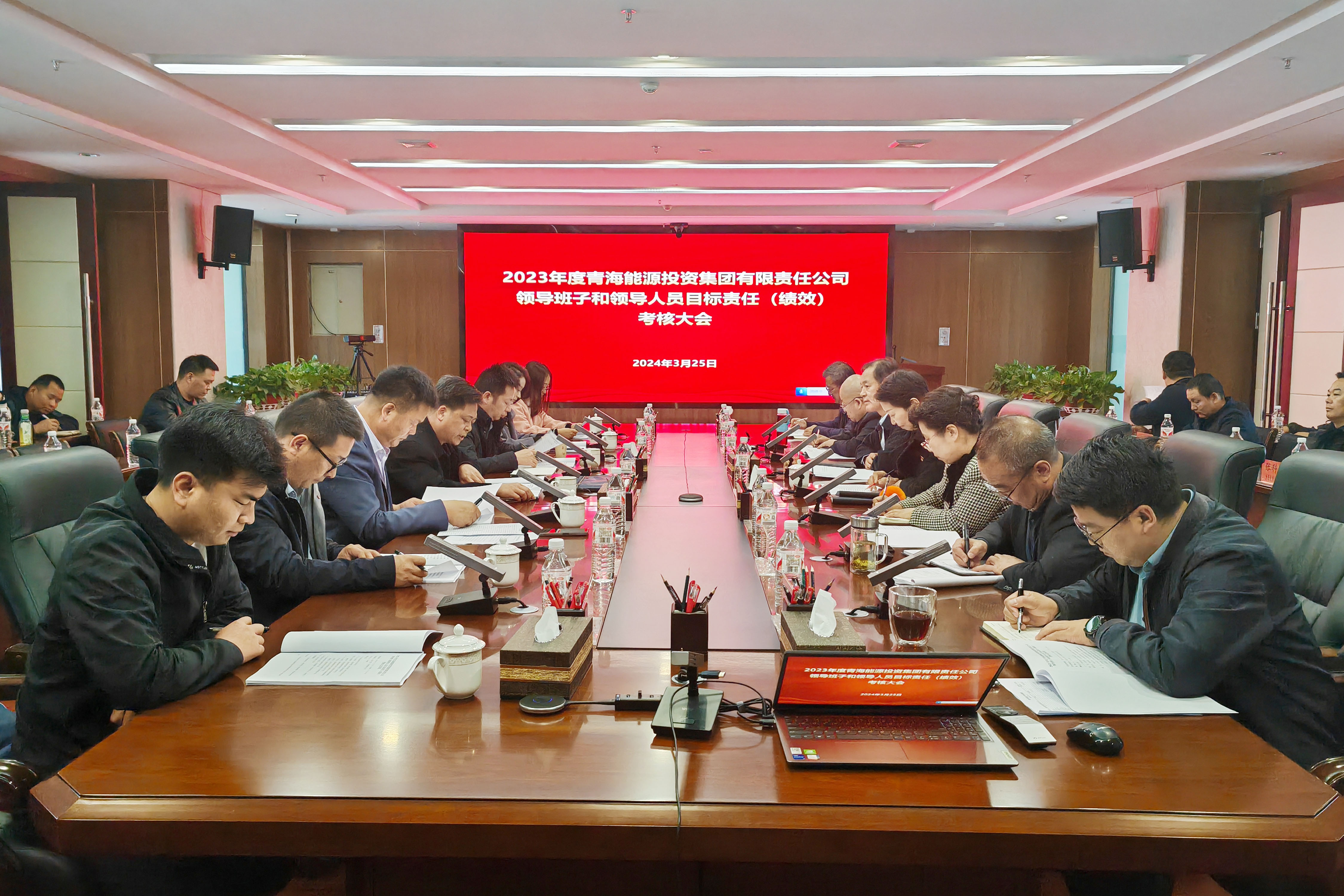 3月25日至26日，省屬企業年度目標責任（績效）第四考核組組長、省國資委二級巡視員、考核與分配處處長劉偉煒帶隊到能投集團開展2023年度領導班子和領導人員目標責任（績效）考核工作。.jpg