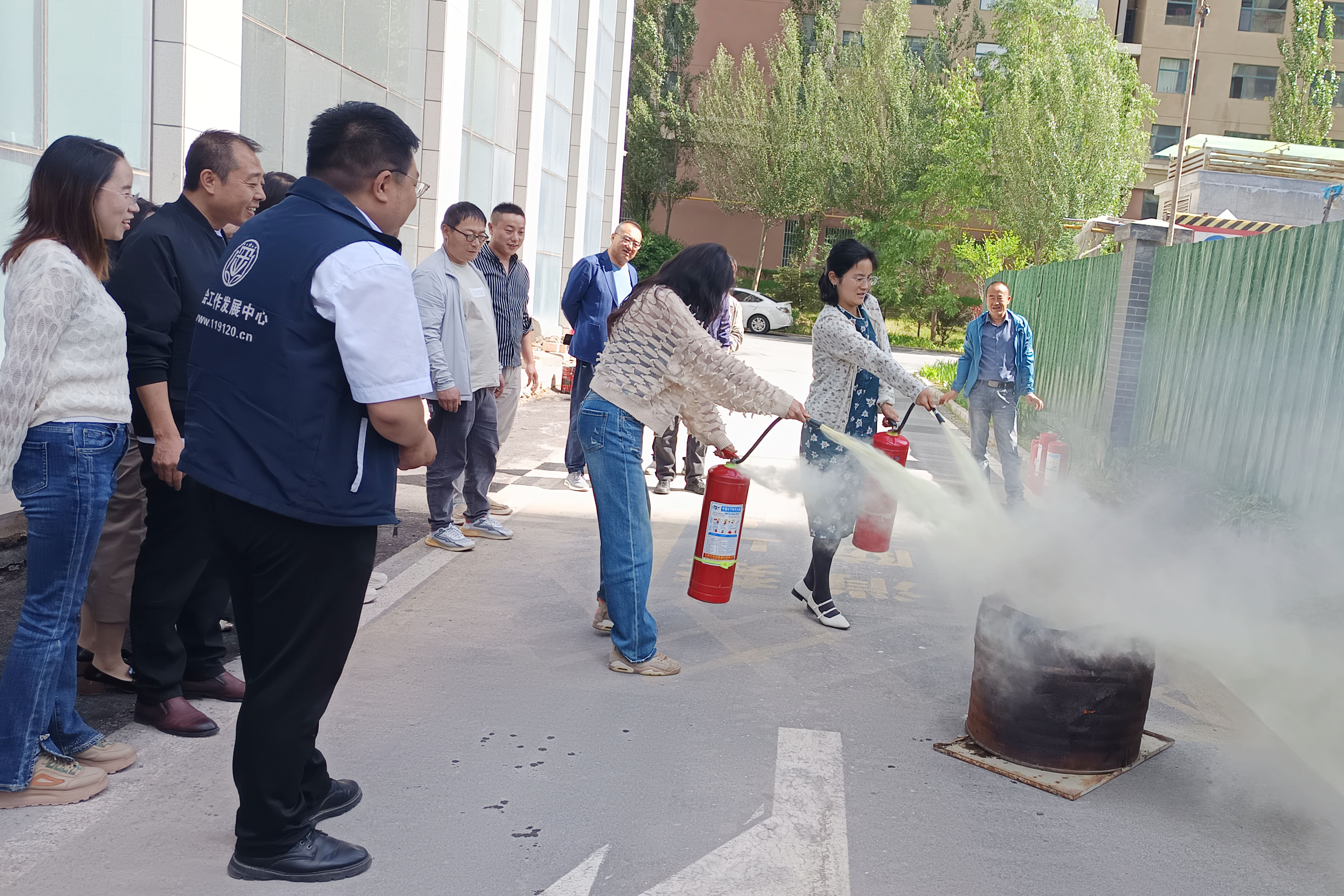 6月份集團(tuán)公司開展滅火演練。.jpg